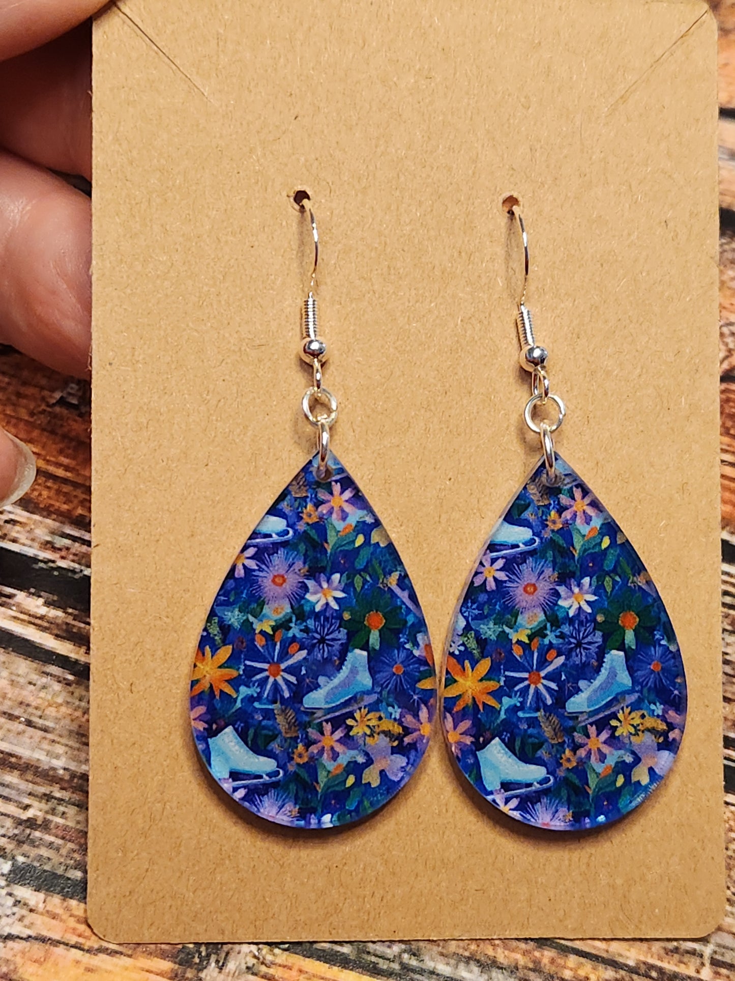 Earrings: Winter (Ice skating and flowers)