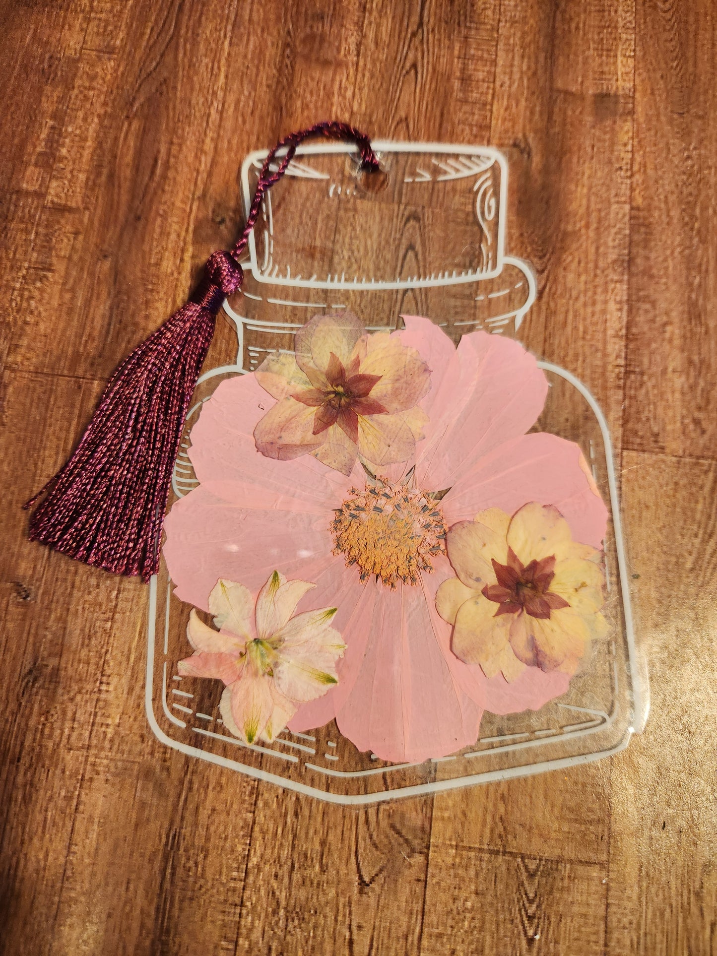 Bookmark: Shades of pink and cranberry