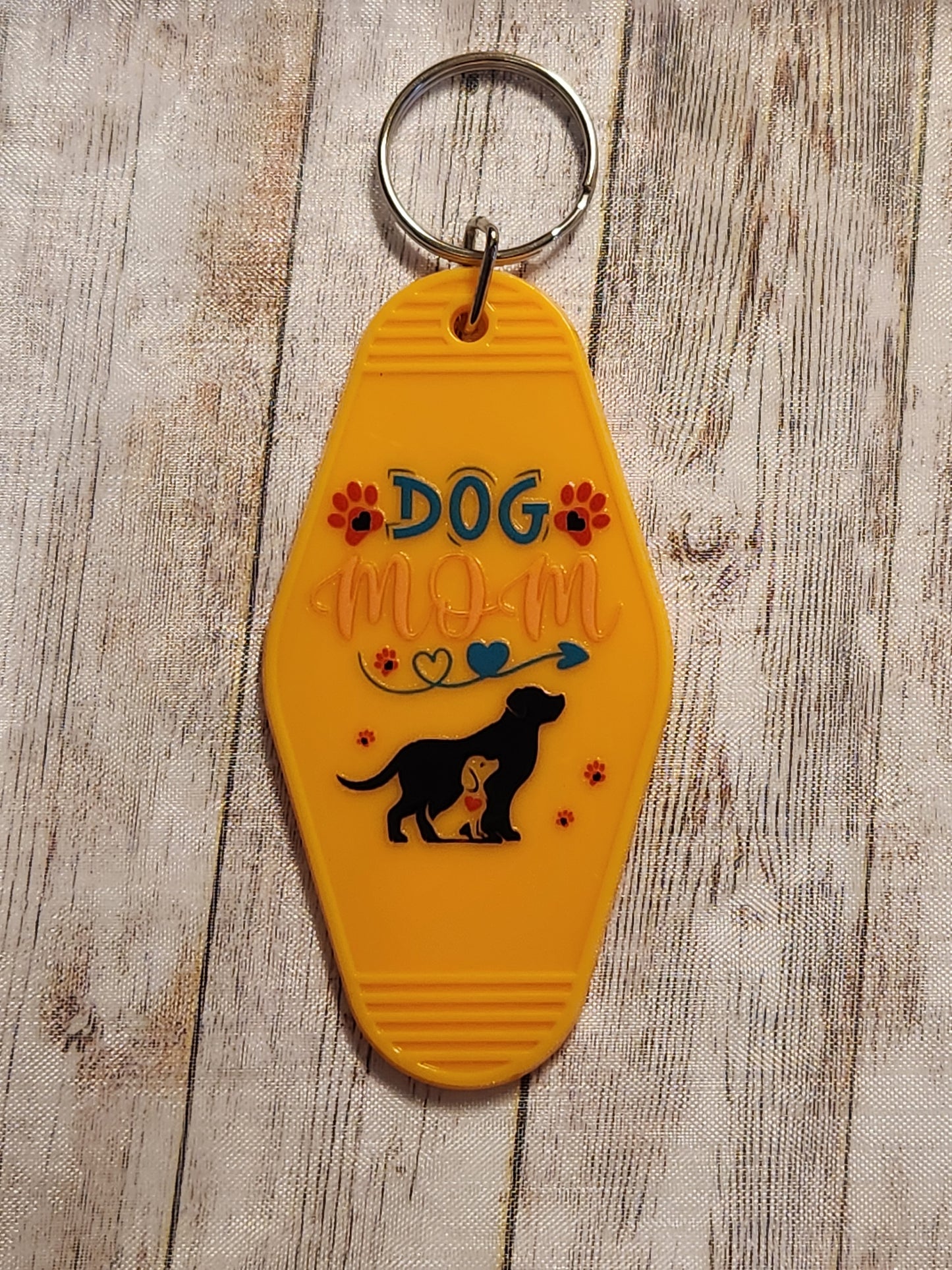 Motel Keychain: Dog Mom (Dog, Mom, Orange)