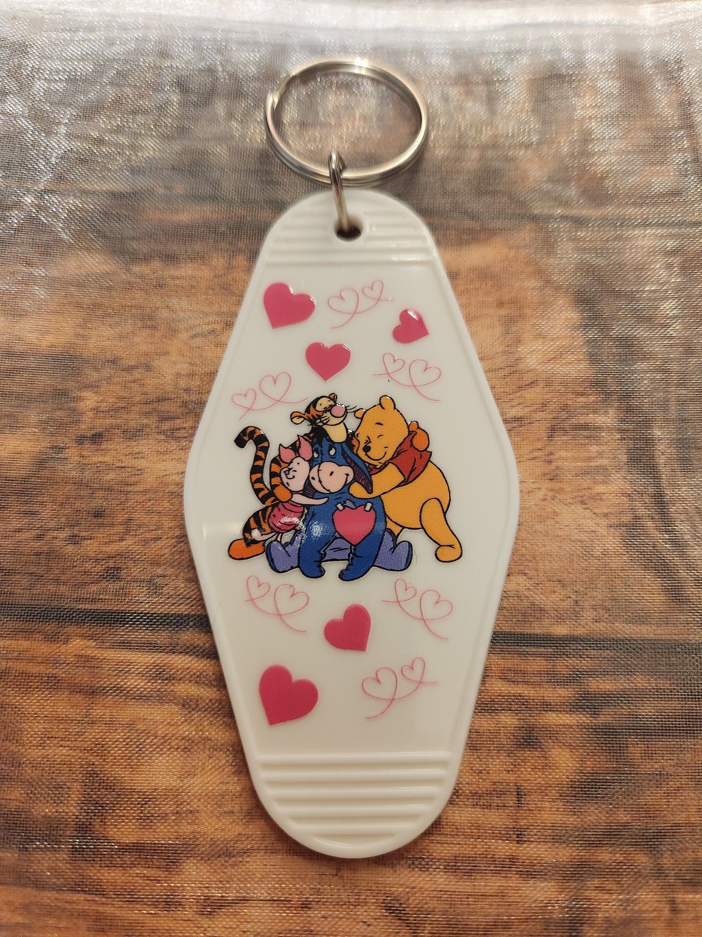 Motel Keychain: Winnie the Pooh and Friends (Hearts)