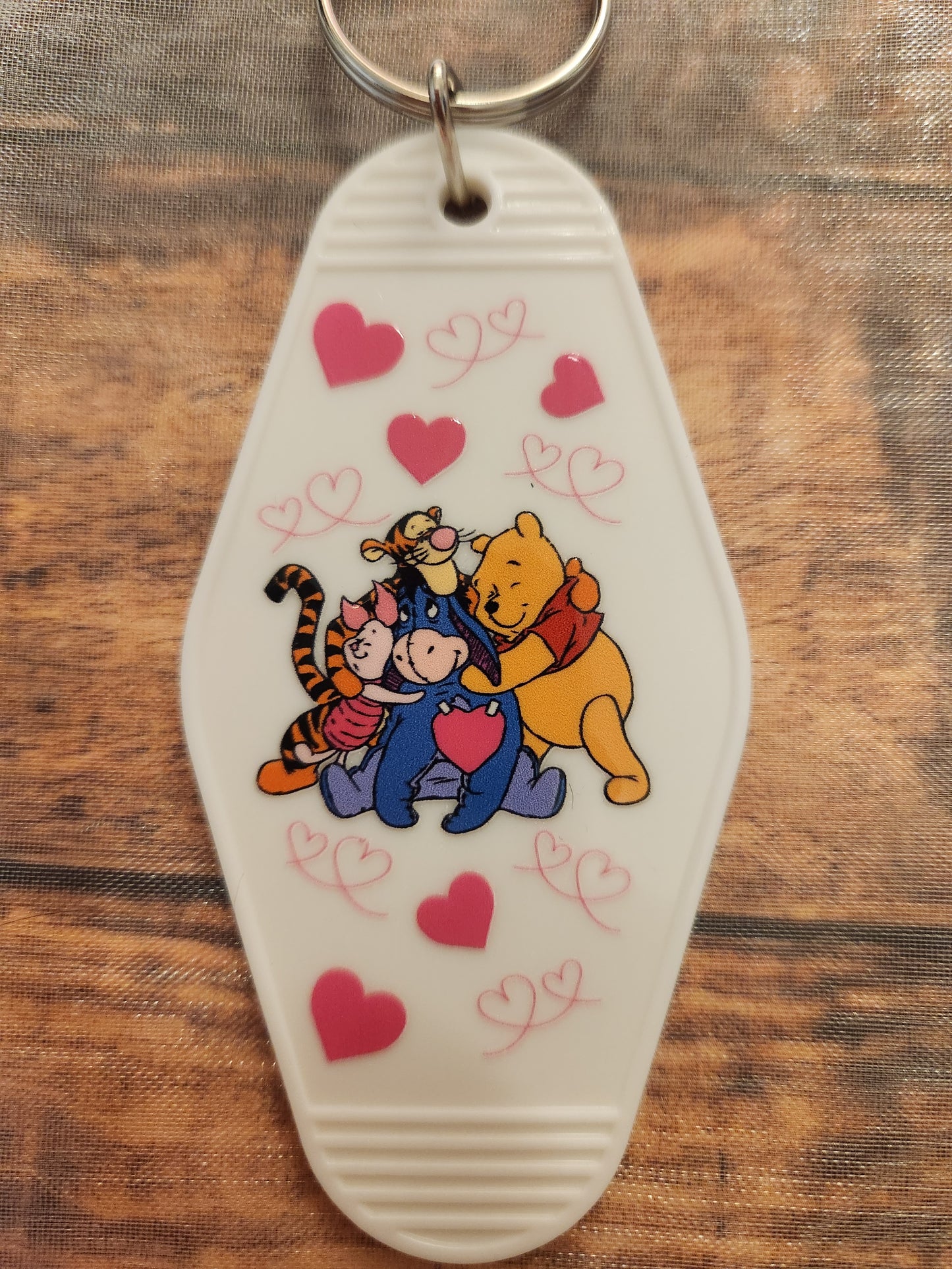 Motel Keychain: Winnie the Pooh and Friends (Hearts)