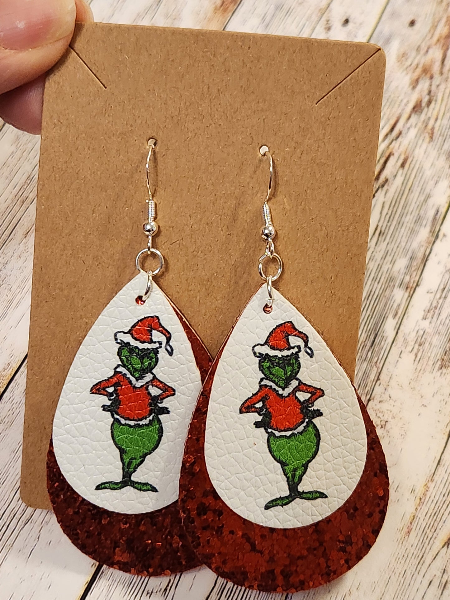Earrings: Winter (Grinch standing)