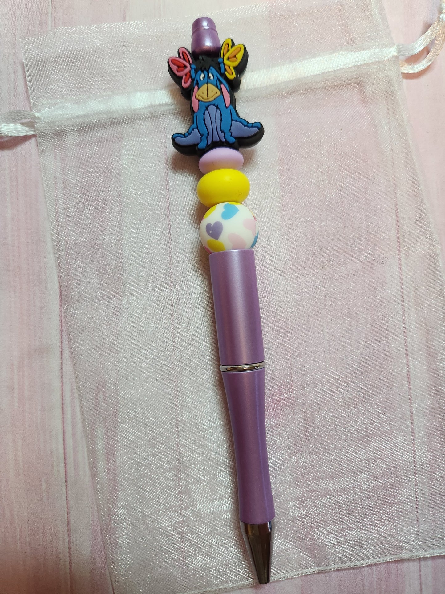 Beaded Pen: Pooh (Eeyore and butterflies)