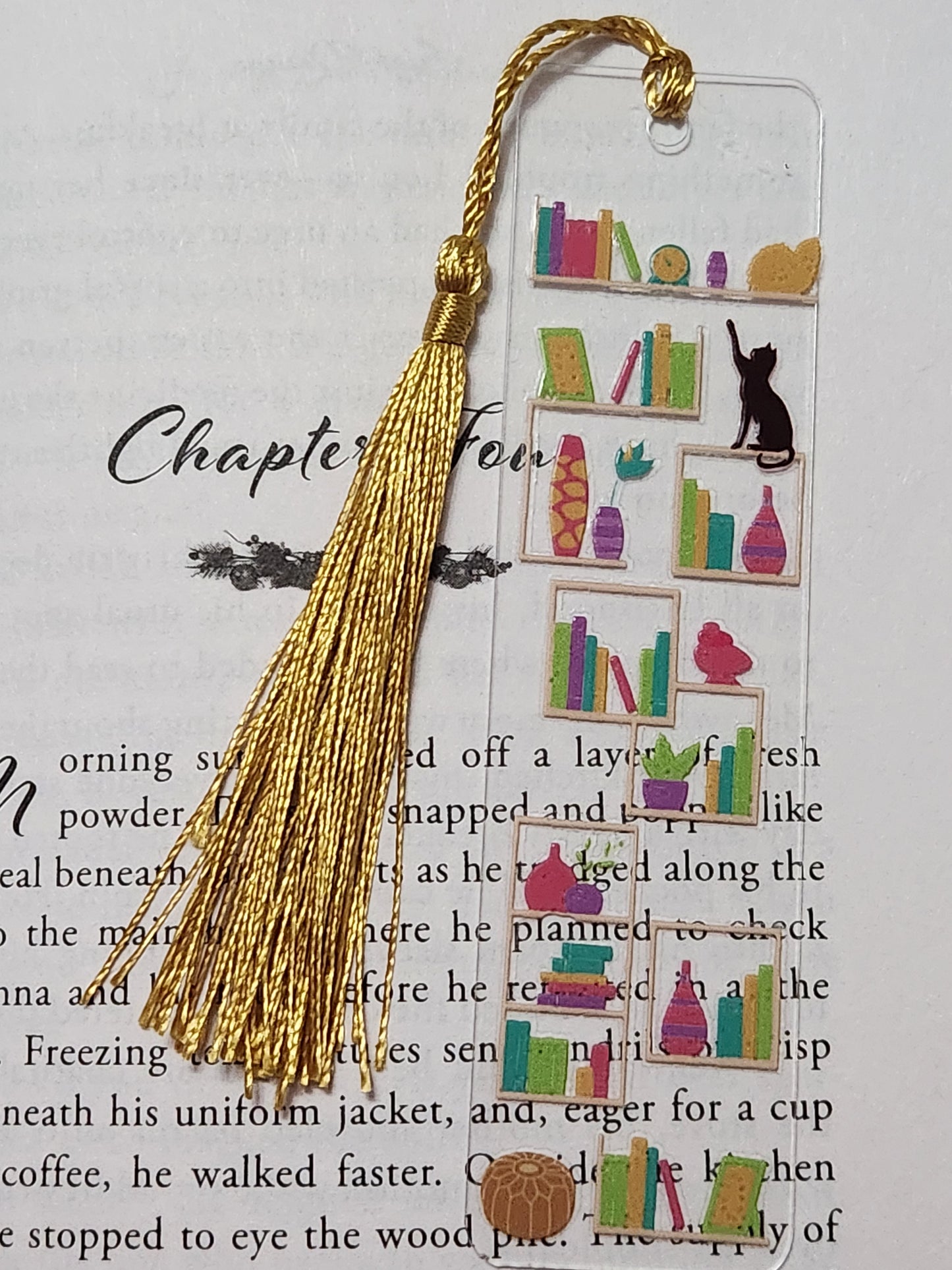 Bookmark: Cat on Bookshelf.