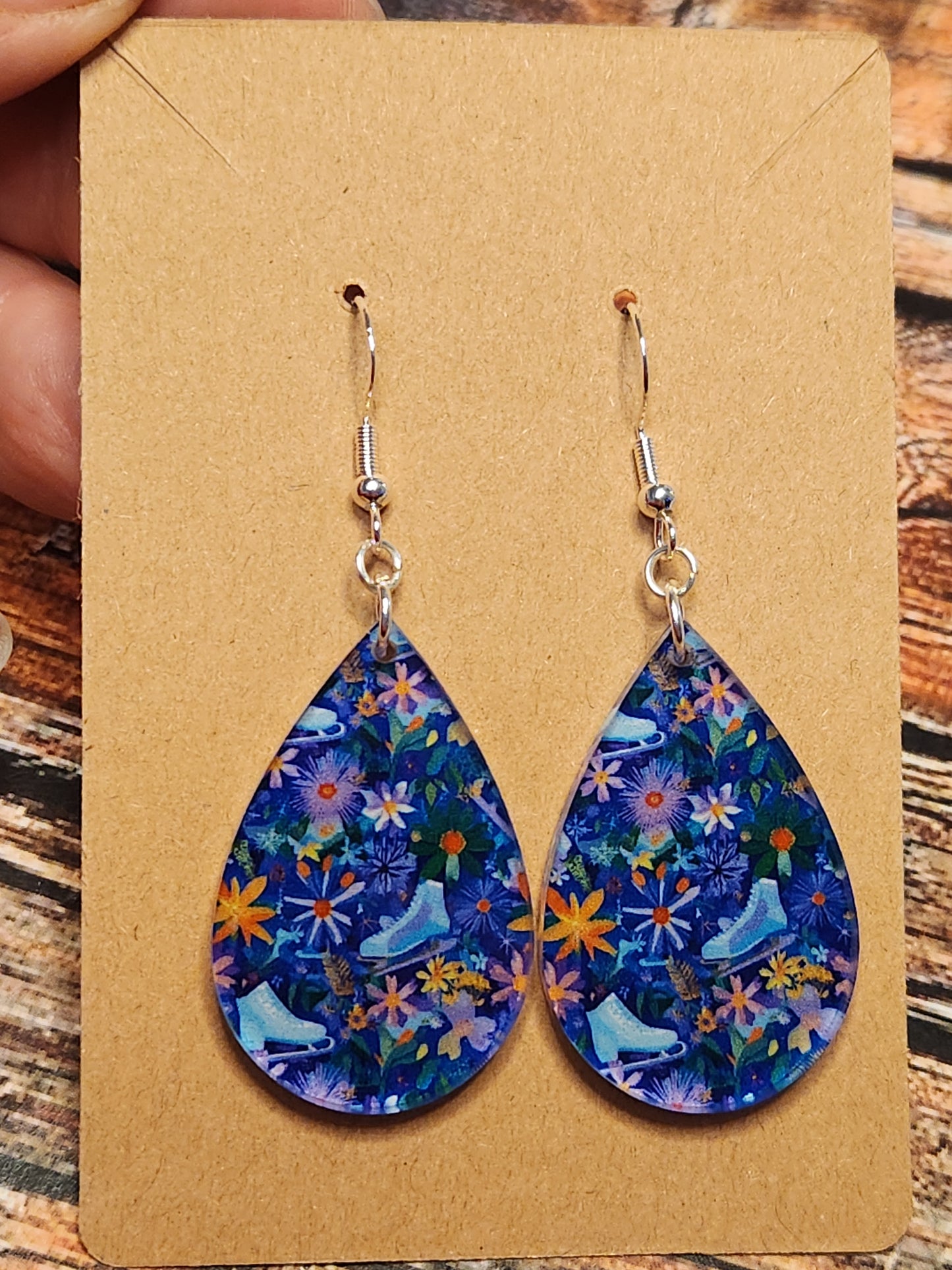 Earrings: Winter (Ice skating and flowers)
