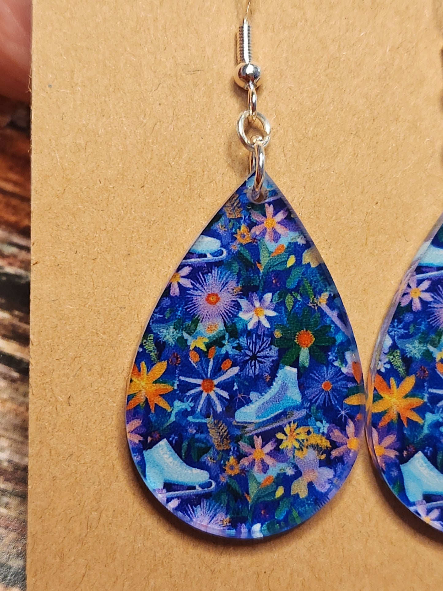 Earrings: Winter (Ice skating and flowers)
