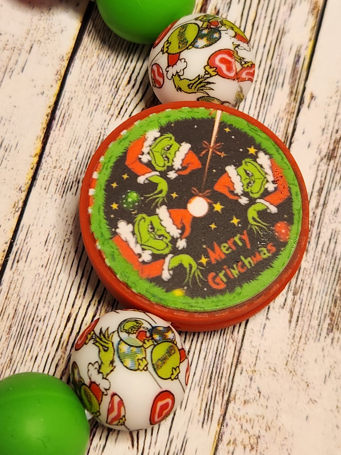 Beaded Pen: Winter (Merry Grinchmas)