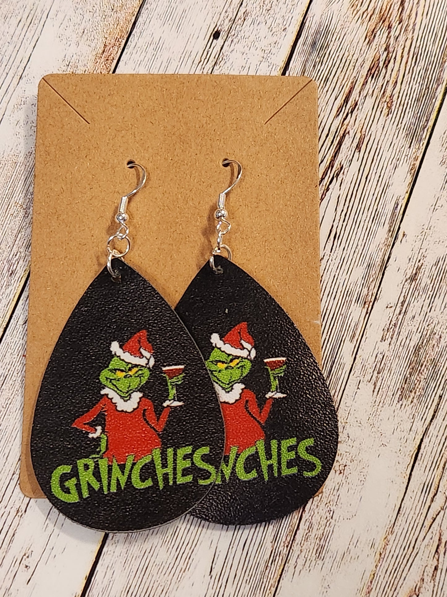 Earrings: Winter (Grinch with drink)